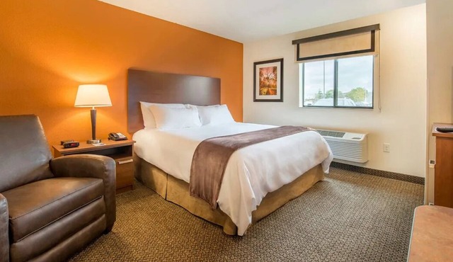 Convenient 3 - Unit w/In-Room Cooking Near Empire Mall