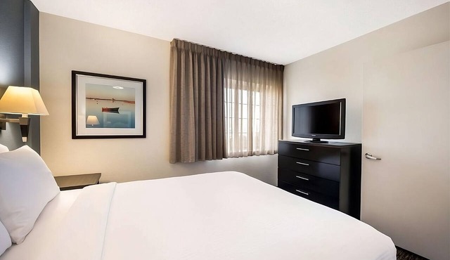 Convenient Stay! Pet-Friendly Property, Near Little Clague Park and Morton Park!