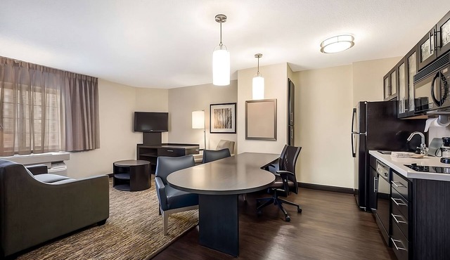 Convenient Stay, Superb Location! 4 Comfortable Units, Near Rathburn Woods