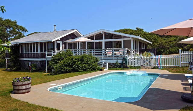 Cool, Mid-Century House - Lucy Vincent Beach and Pool!