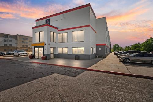 Coratel Inn and Suites By Jasper Wichita North