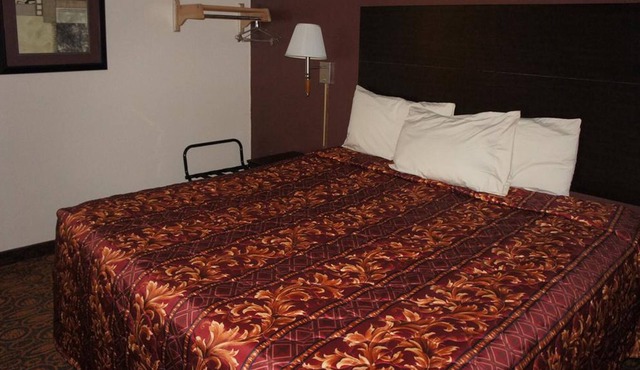 Coratel Inn & Suites By Jasper Waite Park - Deluxe 1 King Bed Non-Smoking