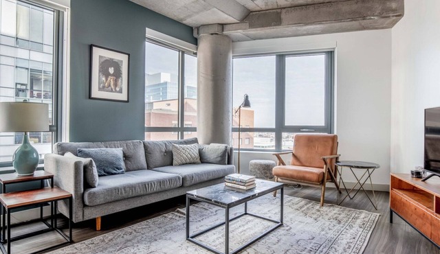 Corner Kendall Sq 1BR w/Office Nook, Gym near MIT by Blueground