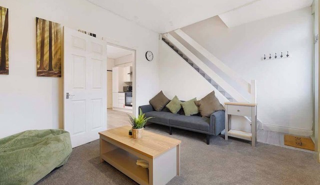 Cosy 2BR Apartment | Sleeps 4 | by Stay With Us