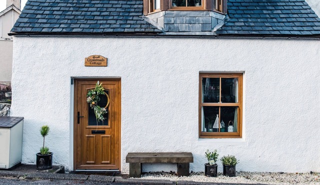 Cosy and Quaint One Bedroom Cottage at the Foot of Loch Ness