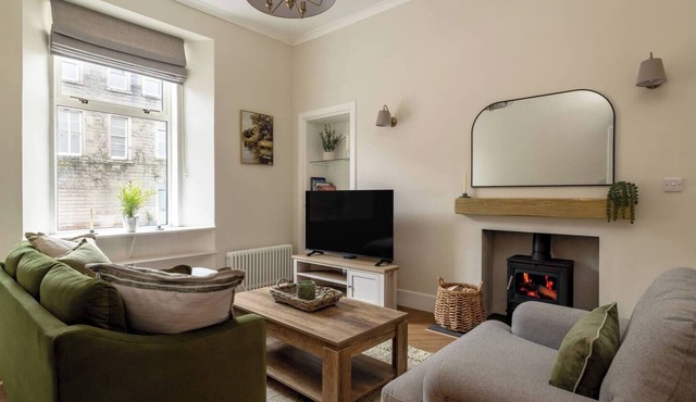 Cosy Callander 1 Bed | Wood Burner & Free Parking