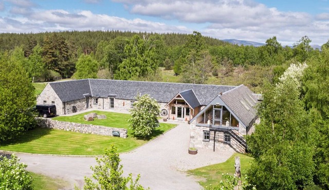 Cosy, rustic retreat in the Cairngorms National Park, surrounded by wild nature.