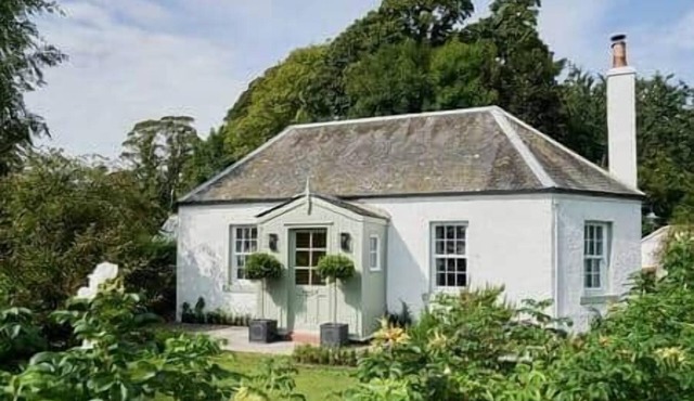 Cosy Whitewashed Cottage on a Scottish Estate