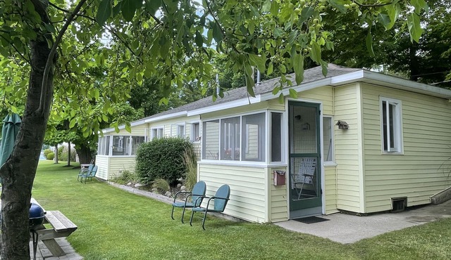 Cottage 2 is a 2 bedroom 25’ from its boat dock & Hamlin Lake
