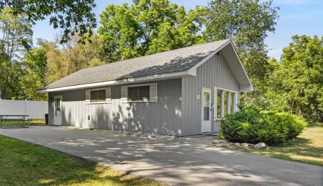 Cottage near Clam Lake
