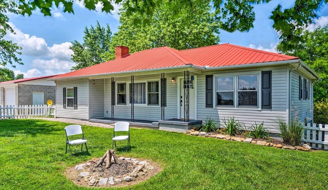 Cottage Near Dale Hollow Lake w/Fire Pit & Grill
