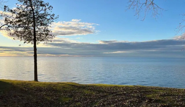 Cottage on the Bay - Stunning Sunsets!