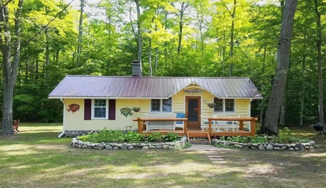 Cottage Overlooking Paradise Lake