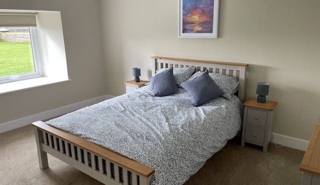 Cottage - Sleeps 4 - Pet friendly - Parking