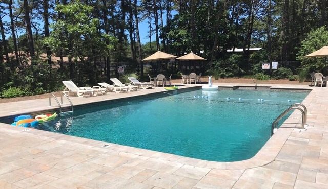 Cottage w/Private Association Pool!