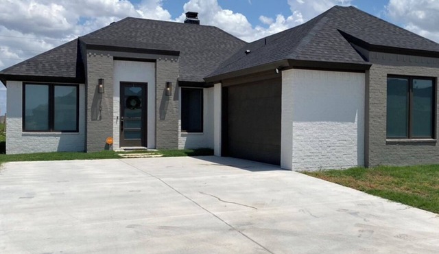 Country Chic only 10 minutes away from TTU. Pet friendly!