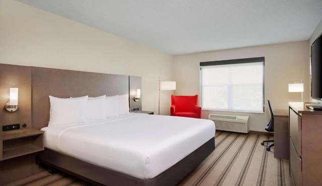 Country Inn & Suites by Radisson Albertville near Outlet Mall