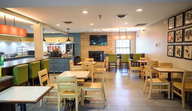 Country Inn & Suites by Radisson, Greenfield, IN