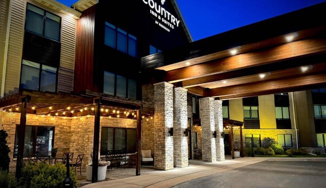 Country Inn & Suites by Radisson, Appleton Airport - Fox River Mall Area