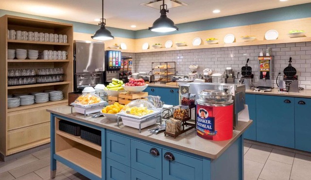 Country Inn & Suites by Radisson, Fargo, ND