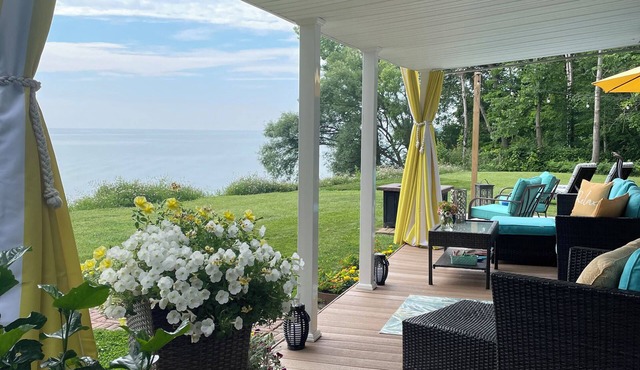 Couples Getaway on Lake Huron 2 miles south of the quaint town of Lexington