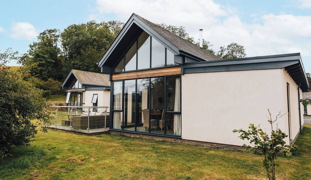 COWSLIP, pet friendly, character holiday cottage in Bamburgh