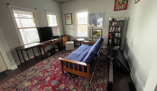 Cozy 1-bedroom apartment in Cleveland's Little Italy!