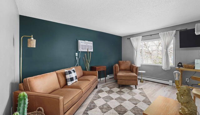 Cozy 1-bedroom apartment within walking distance of the Hospital.