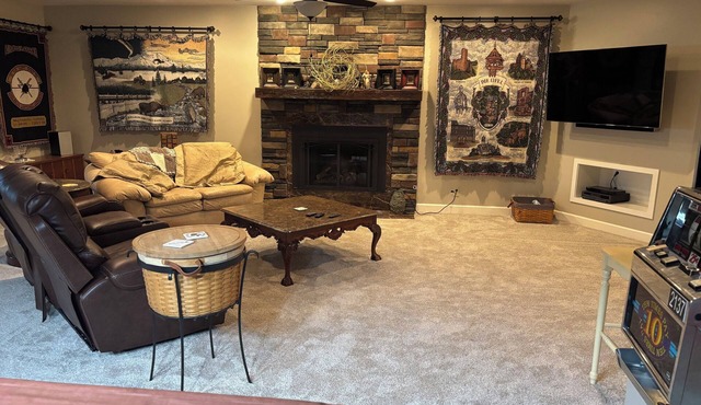 Cozy 1-bedroom apartment close to Athens and OU with property to roam.