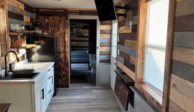 Cozy 1-bedroom cabin in Protection with cool AC