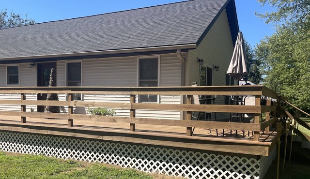 Cozy 1-bedroom home near Circleville, Walking distance to Hargus Lake.