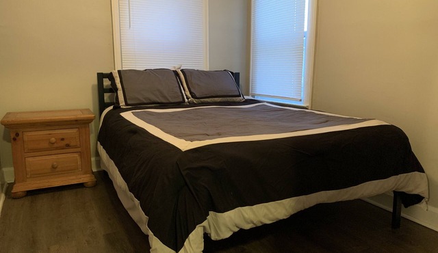 Cozy 1 Bedroom House, Free Parking, Highway Access
