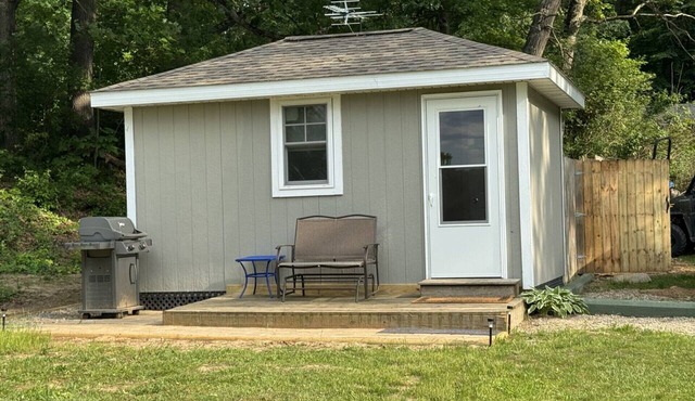 Cozy 1-Room cabin on Little Pleasant Lake in adorable Grass Lake
