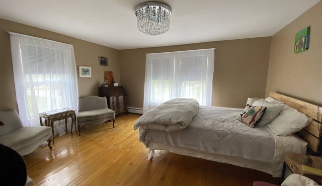 Cozy 1910 Maine Home Central to all Down East Fun !
