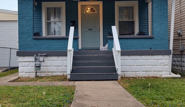 Cozy 1920s corporate rental at the Toasty Cairn bungalow
