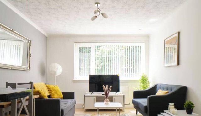Cozy 1BR Glasgow Stay | 2 Beds | Great Location