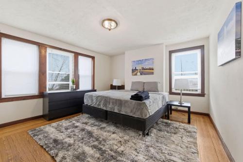 Cozy 1BR King - Near City Airport
