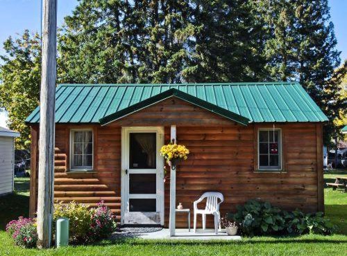 Cozy 1BR Lake Cabin Near Mackinaw City on Paradise Lake, Michigan