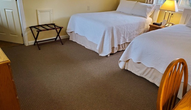 Cozy 1st Floor Room with Queen & Full Beds in Peaceful Wilton