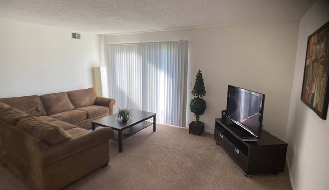 Cozy 2 bedroom / 2 bathroom unit with all the comforts of home.