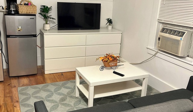Cozy 2-Bedroom Apartment with Summer Pool Access