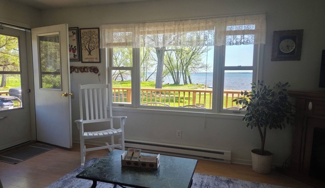 Cozy 2-bedroom cabin in serene Bayfield with AC