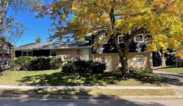 Cozy 2-bedroom condo in Normal close to Illinois State University