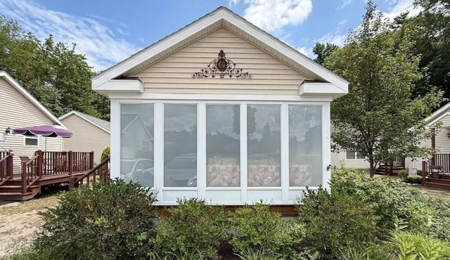 Cozy 2-bedroom cottage in adorable Wells with AC