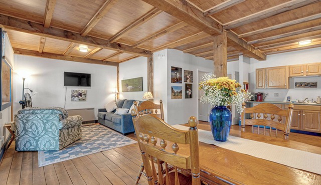 Cozy 2-bedroom Cottage on the Naples Causeway