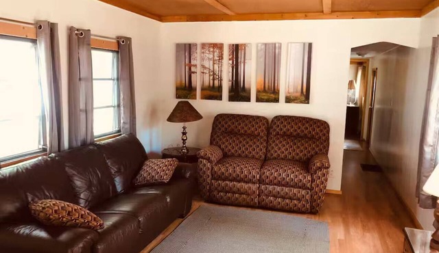 Cozy 2 bedroom home in popular forest RV Park area
