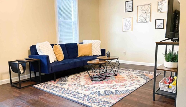 * Cozy 2 bedroom home with 2 TV’s *