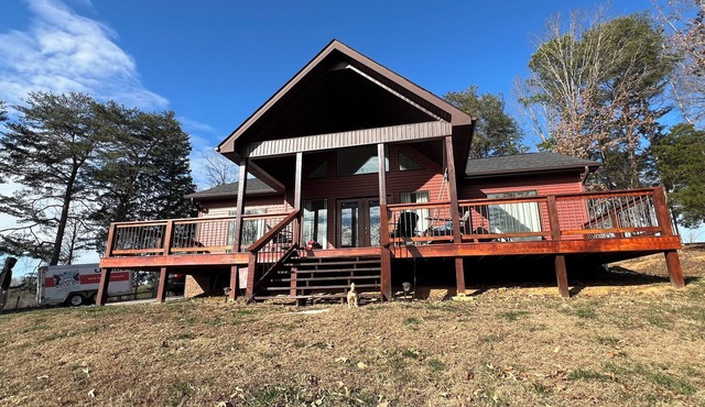 Cozy 2 bedroom house in charming Somerset with WiFi, seasonal Lake View HOT TUB