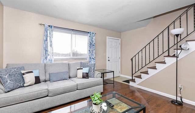 Cozy 2-Bedroom Unit on Otterbein