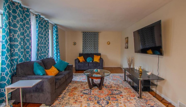 Cozy 2 Bedroom in Cleveland
